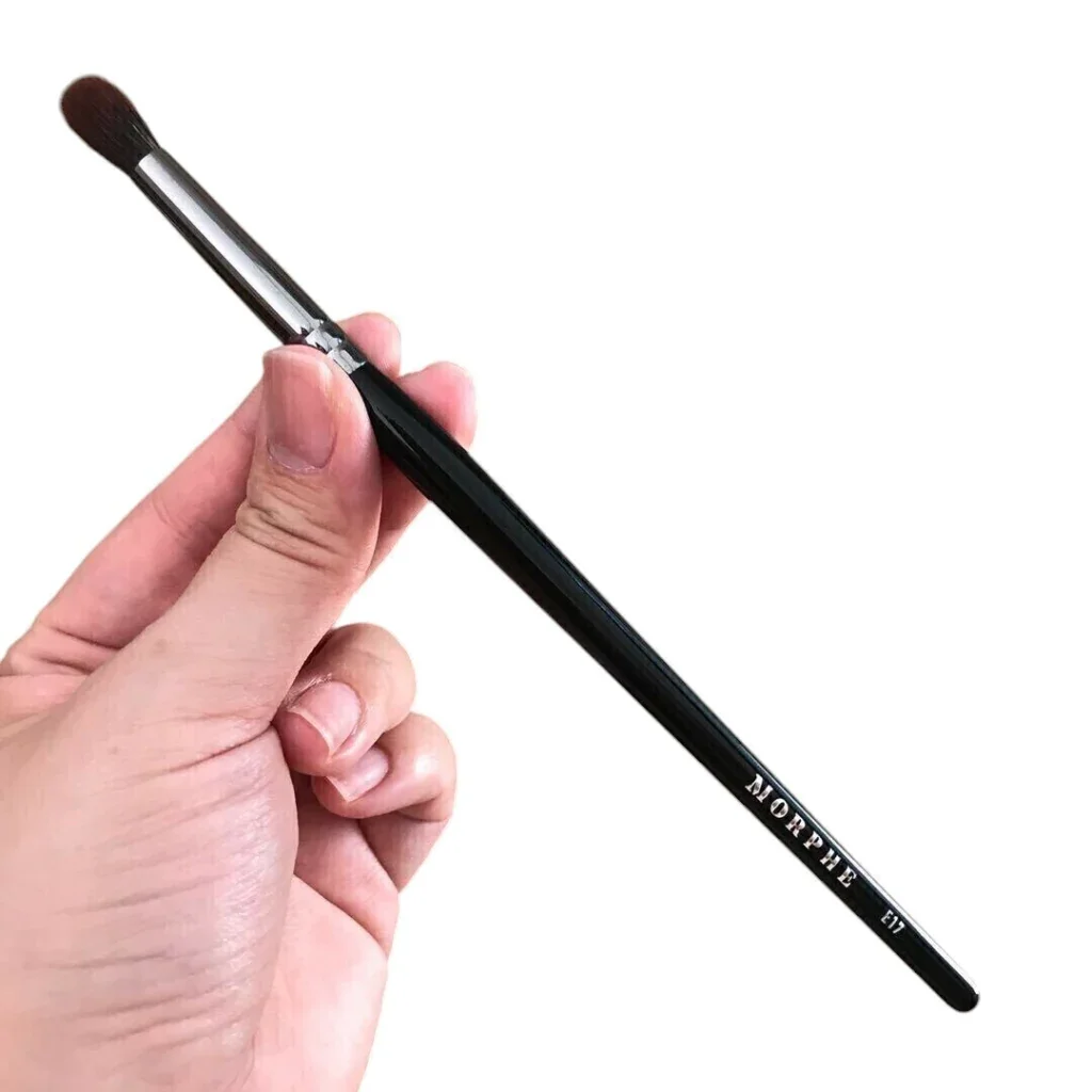 E17 Crease Precision Blender Brush by Morphe