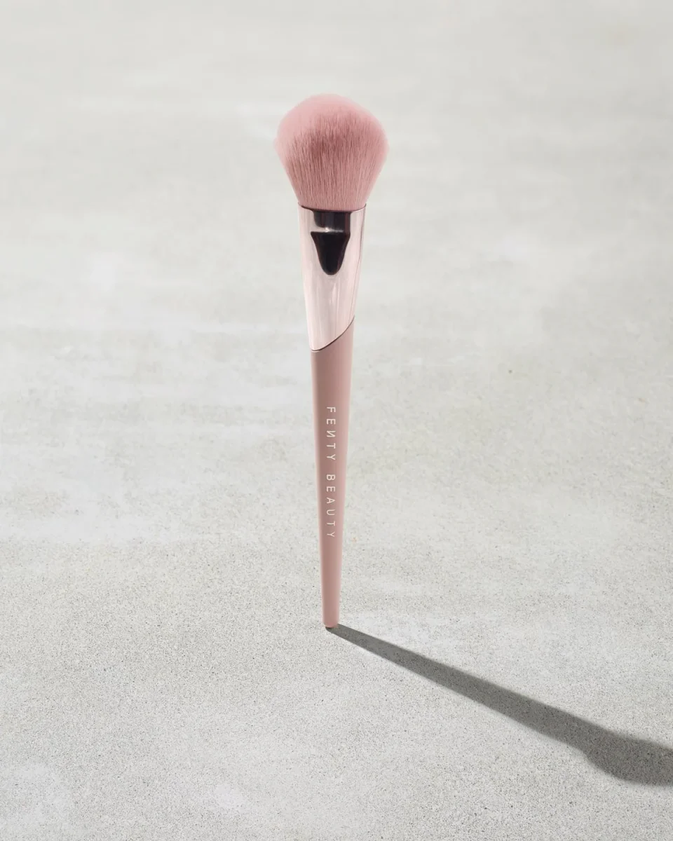 Sculpting Bronzer Brush 195 by Fenty Beauty