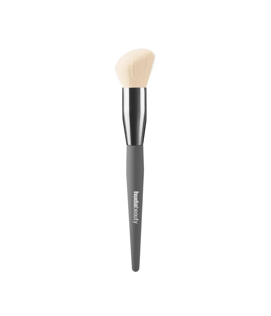 Diffusing Cheek Brush by Huda Beauty