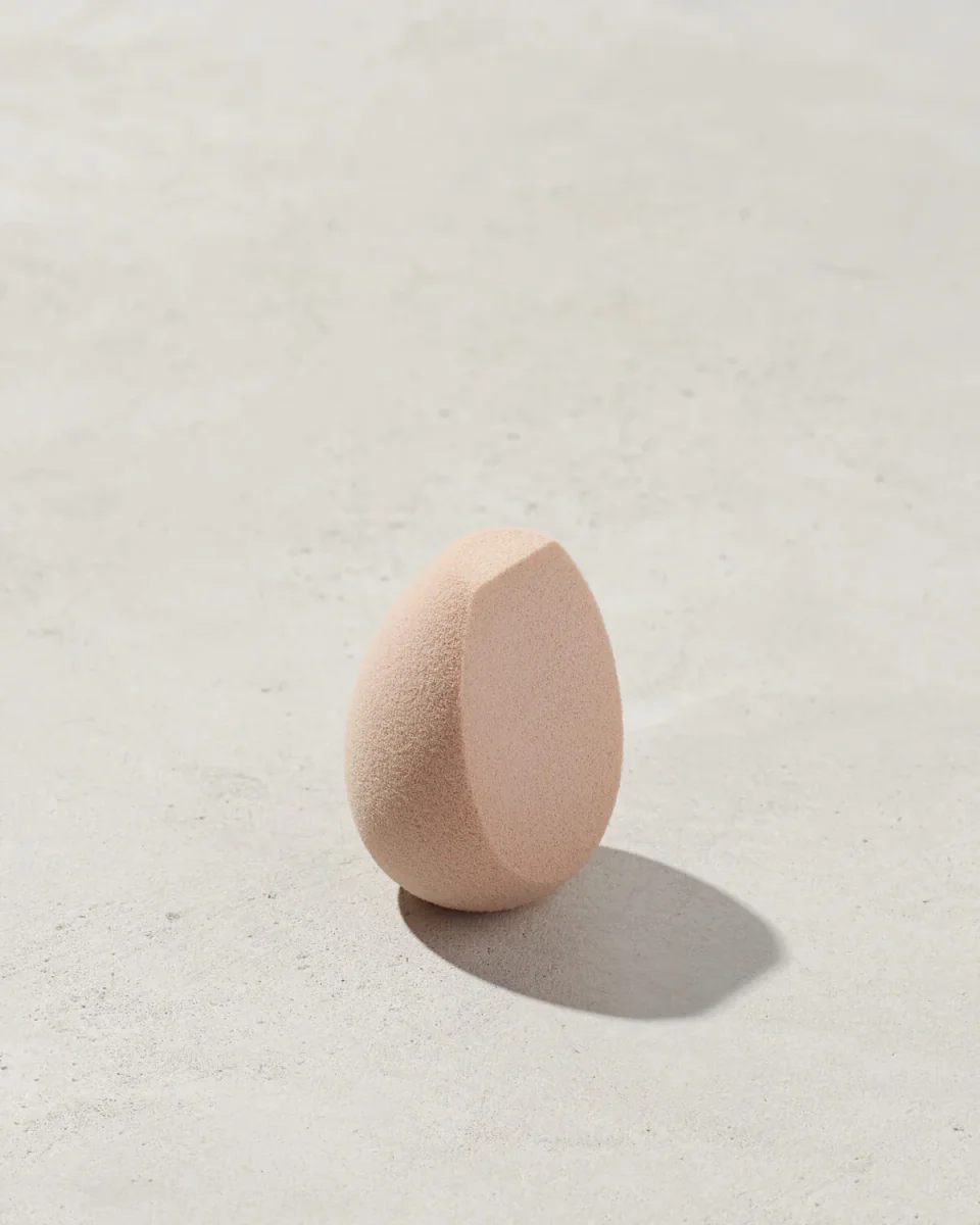 Precision Makeup Sponge 100 by Fenty Beauty