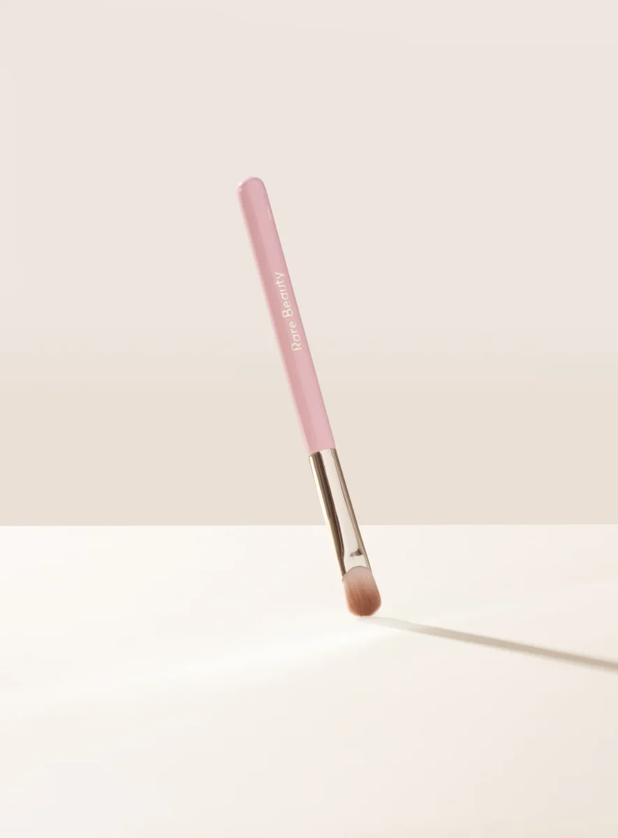 Stay Vulnerable All-Over Eyeshadow Brush by Rare Beauty