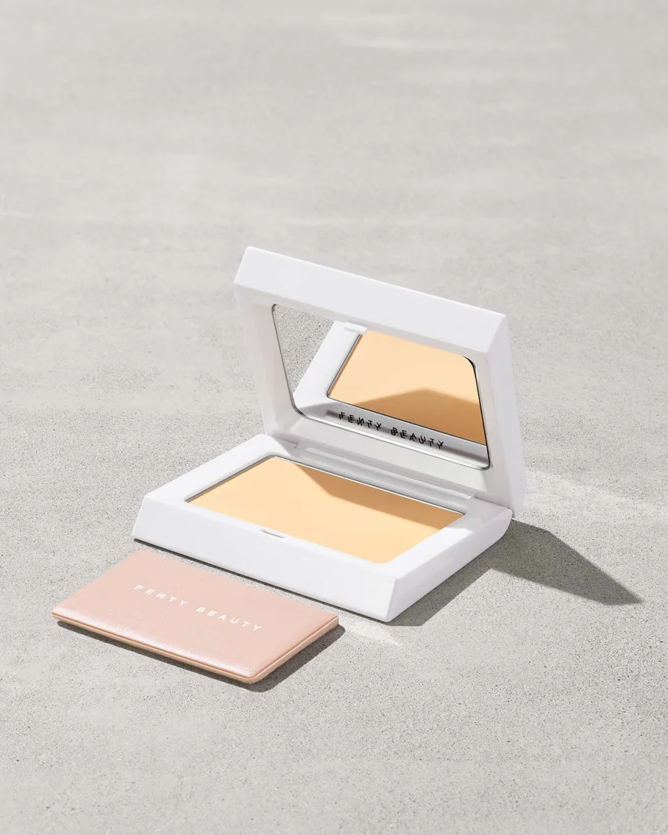 Bright Fix Instant Brightening + Blurring Powder by Fenty Beauty
