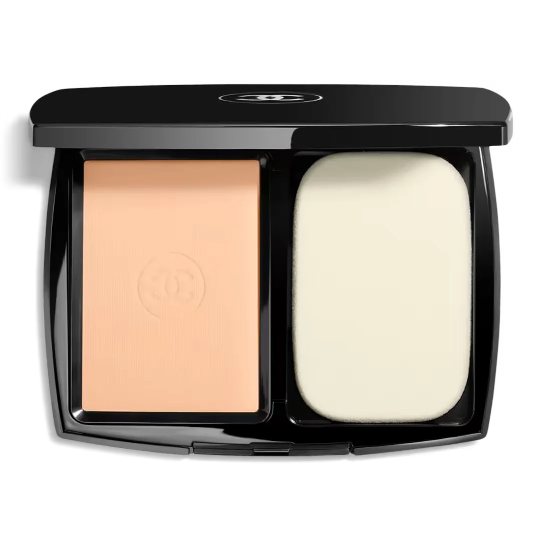 Ultra Le Teint Ultrawear Flawless Finish Compact Foundation by Chanel