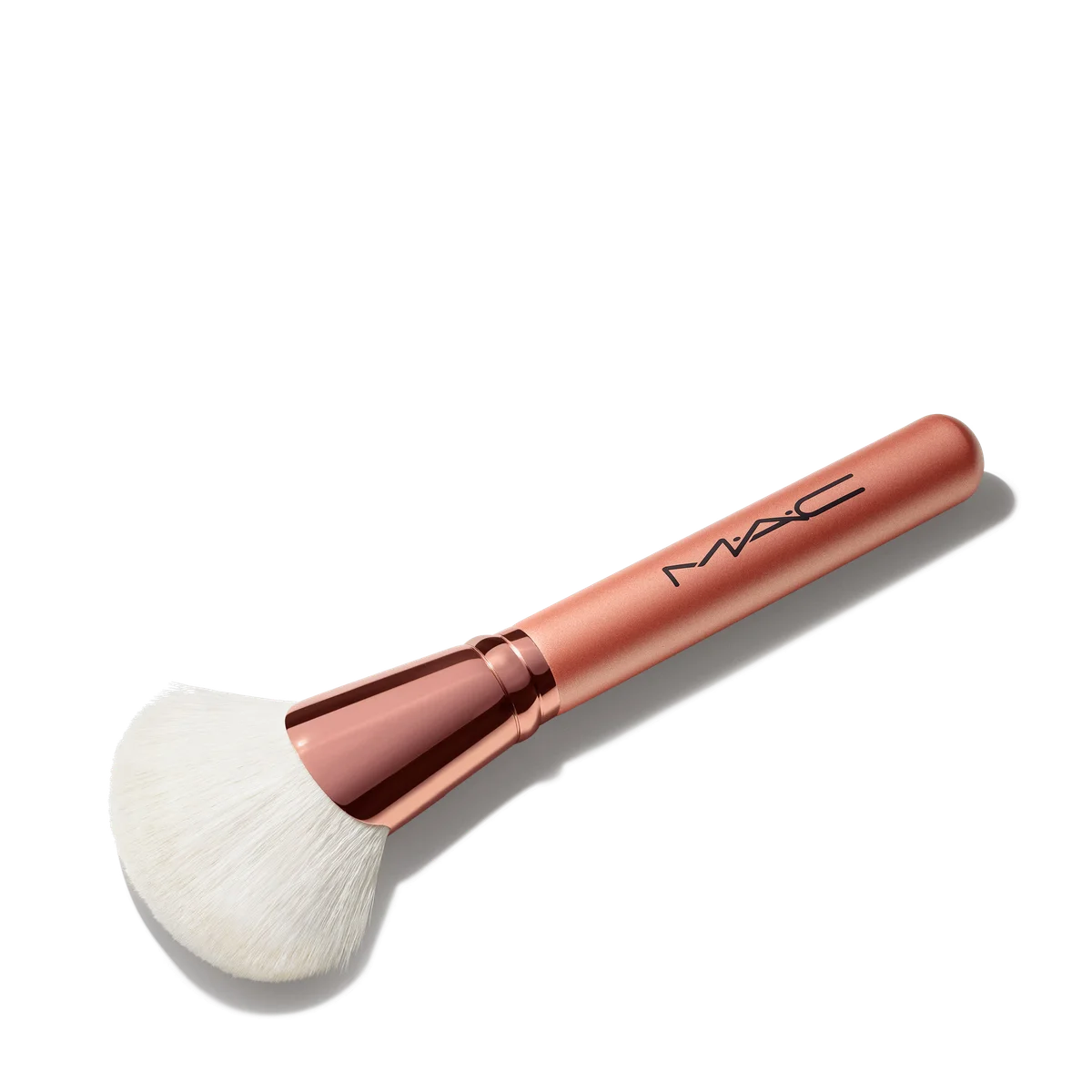 143S Bronzer Fan Brush by MAC Cosmetics